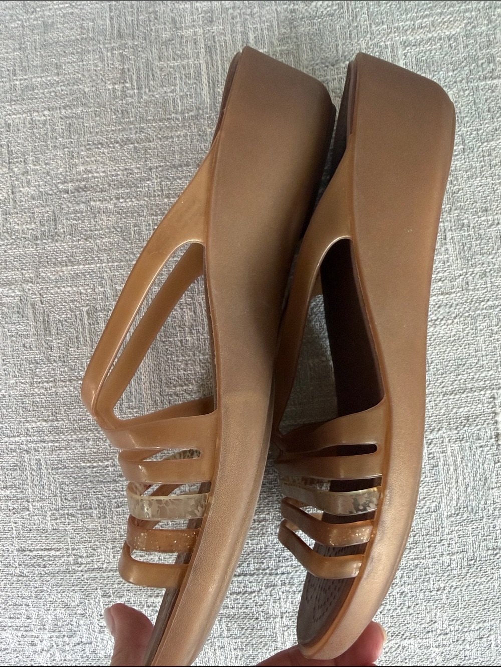 Crocs Womens Isabella Mini Wedge Sandals Size 7 Gold Sparkle Strappy Jelly - Picture 3 of 9